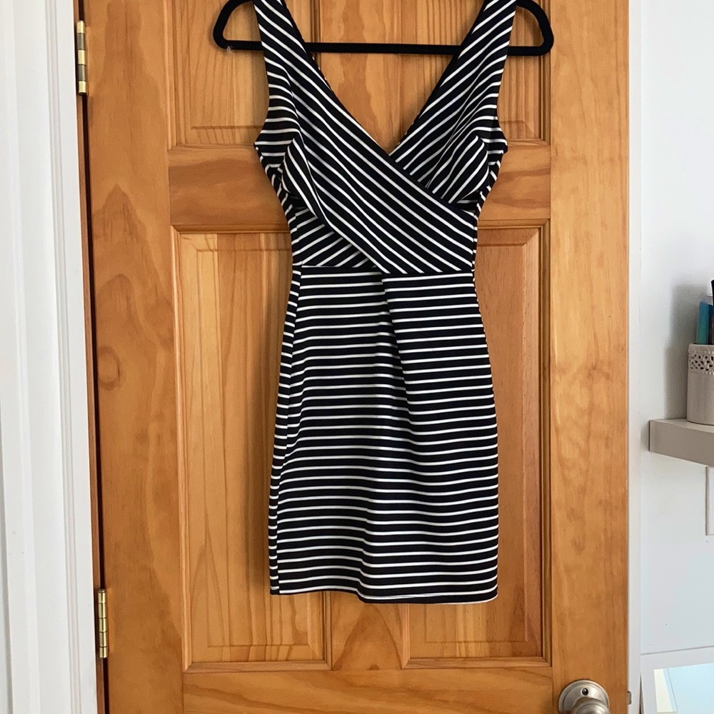 Fitted dress criss cross front w/cut outs